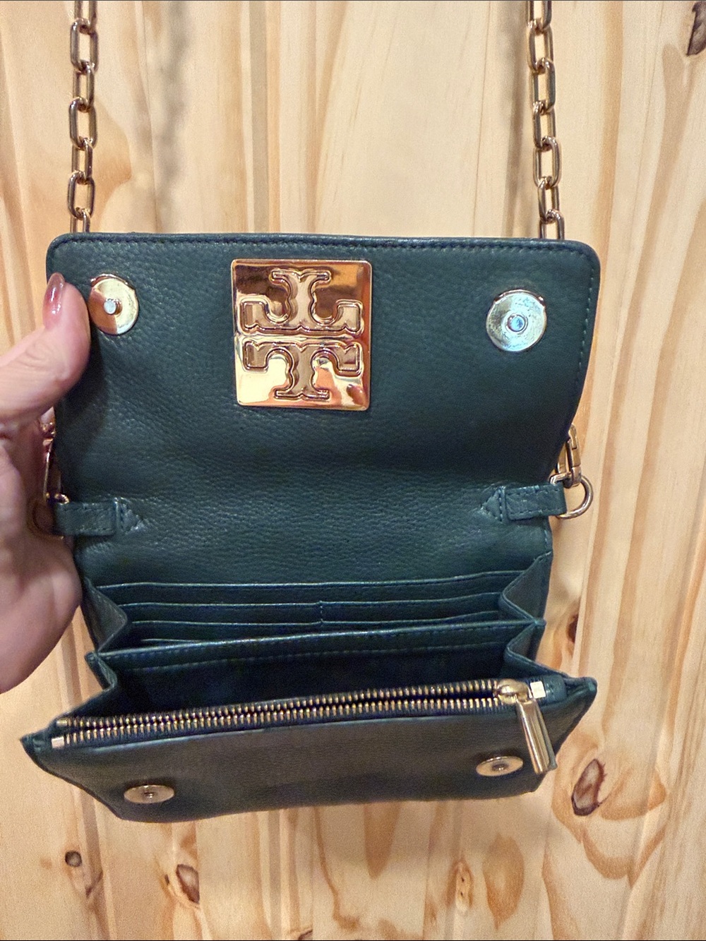 Tory Burch Green Pebbled Leather Chain Crossbody with Gold Logo - Picture 4 of 11